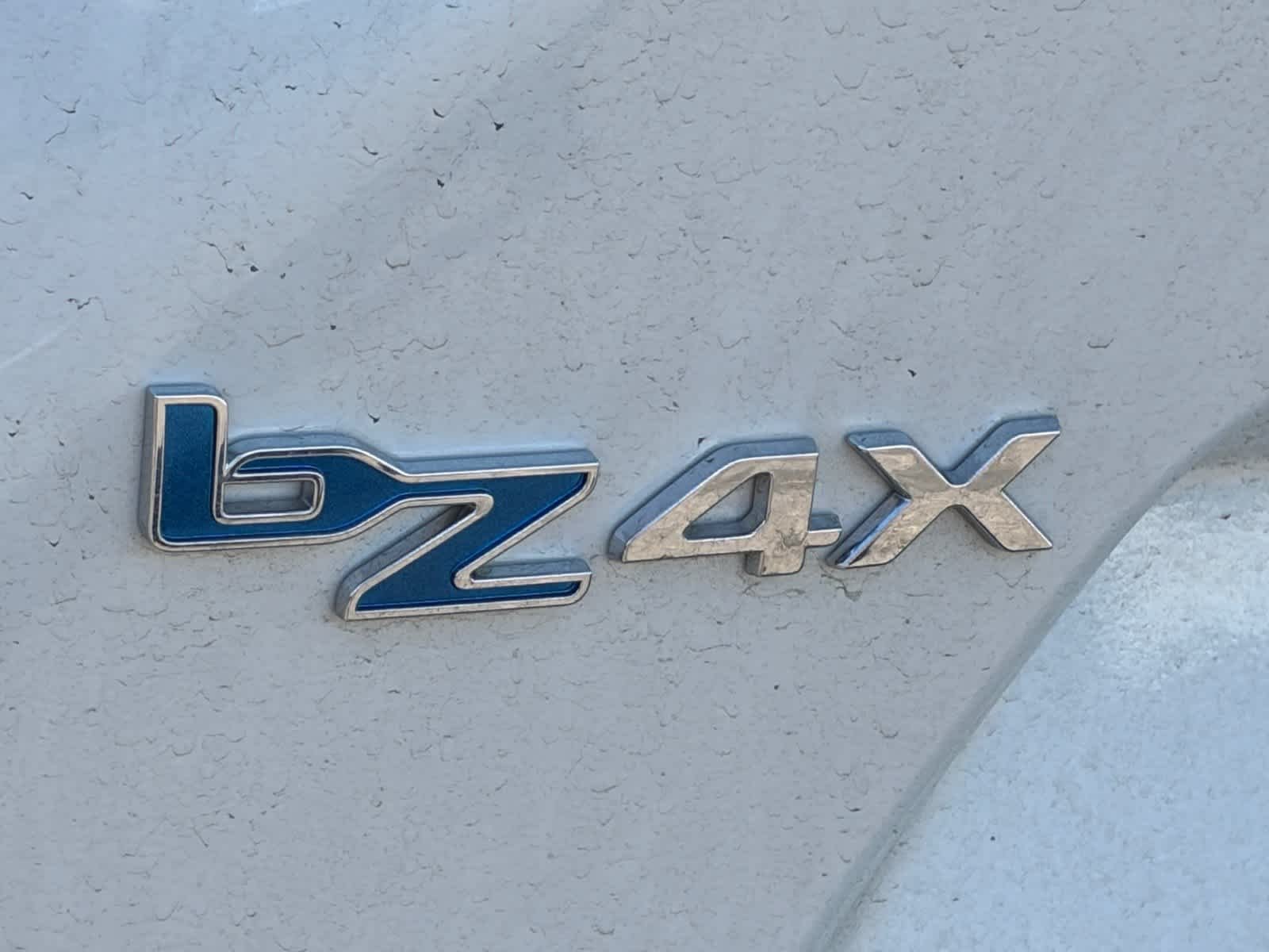 Used 2025 Wind Chill Pearl Toyota XLE image 18