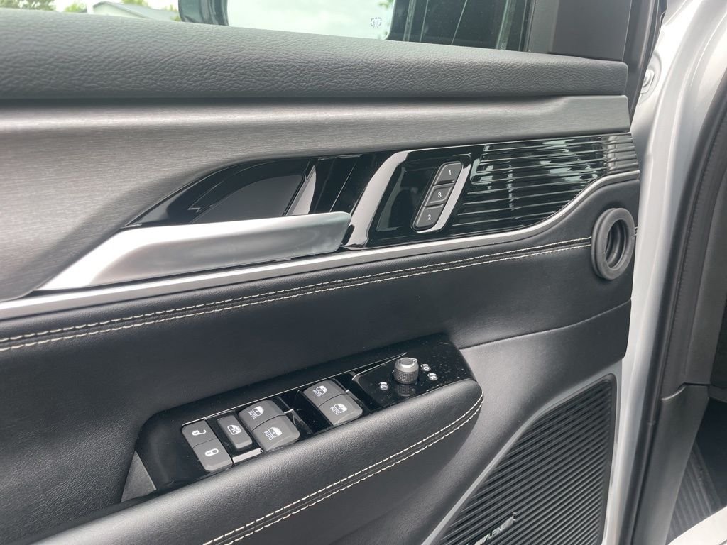 New 2026 Silver-Zynith Exterior Paint Jeep  image 18