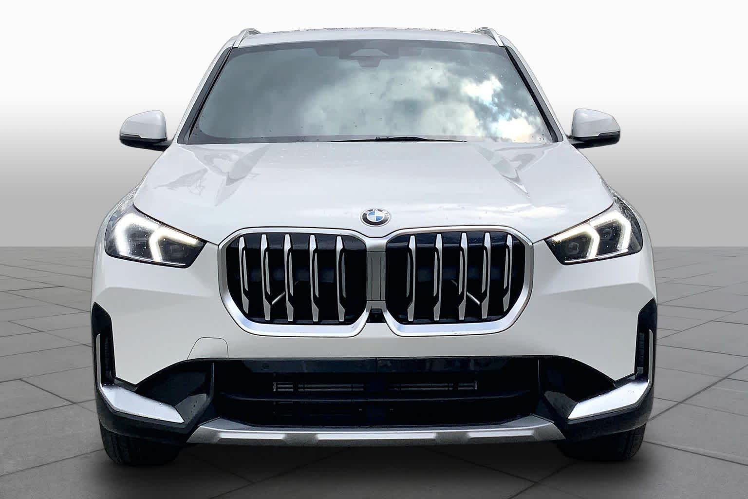 New 2026 Alpine White BMW xDrive28i image 3