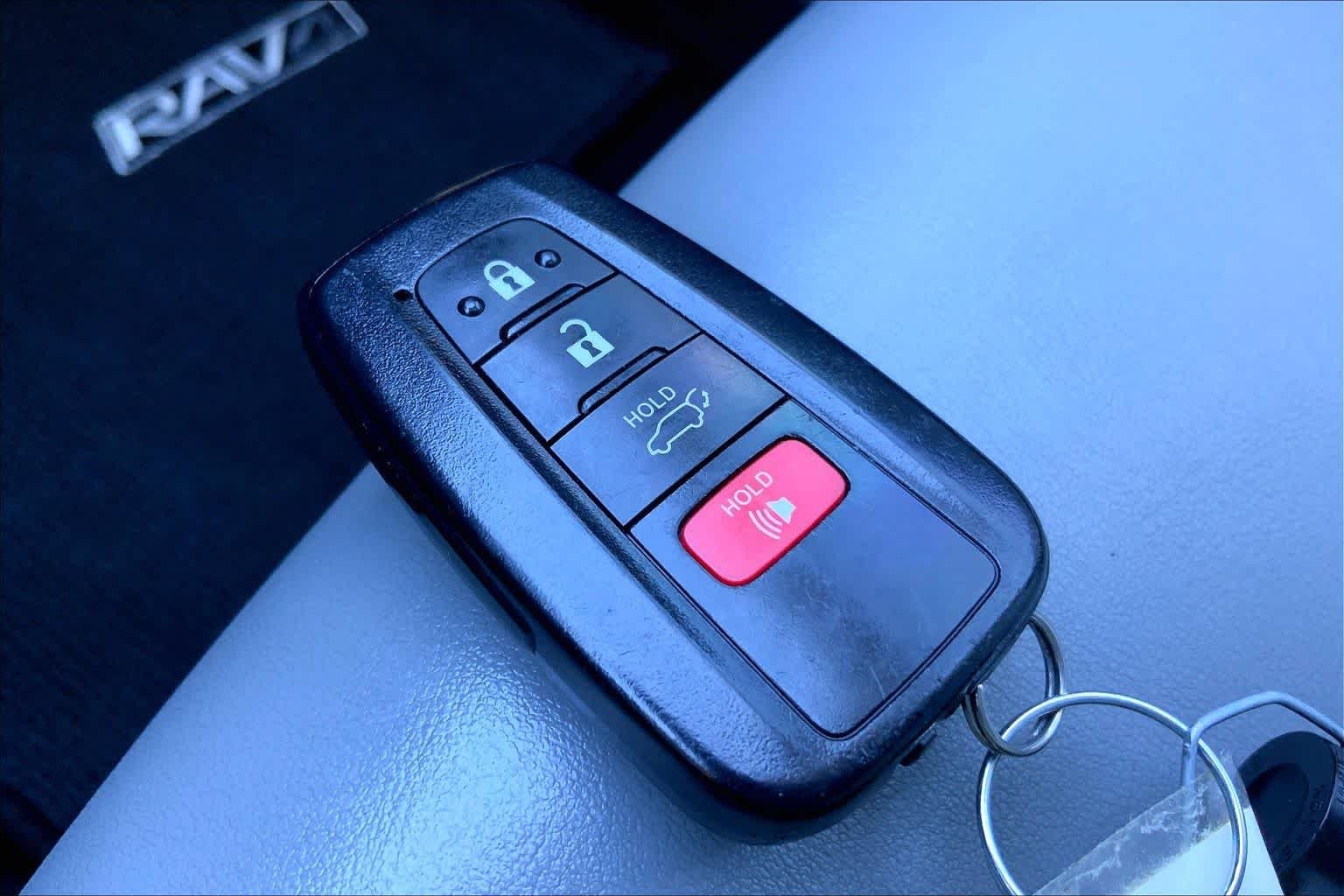 Used 2024 Silver Sky Metallic Toyota XLE Premium image 15