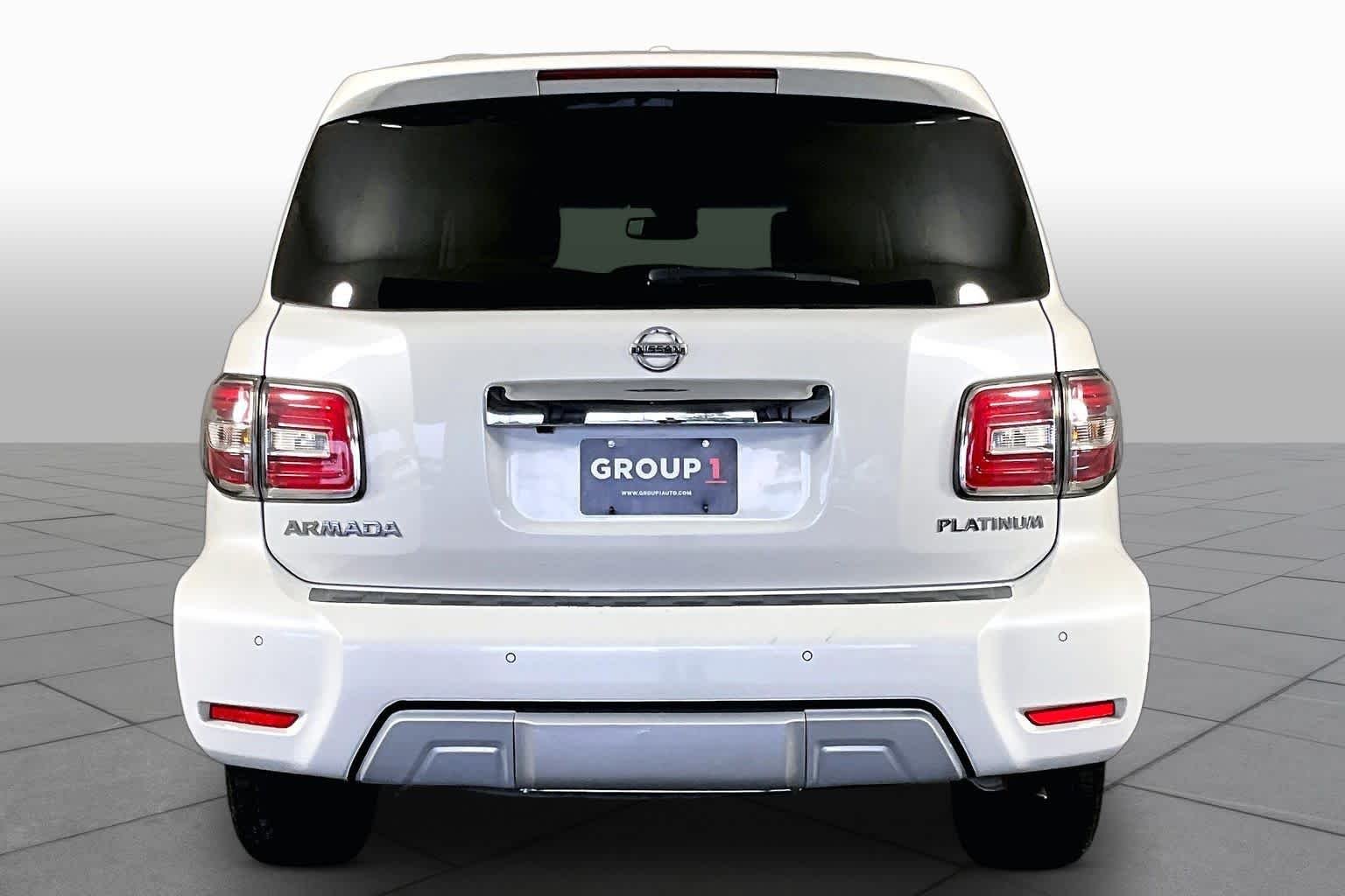 Used 2017 Pearl White Nissan Platinum image 5