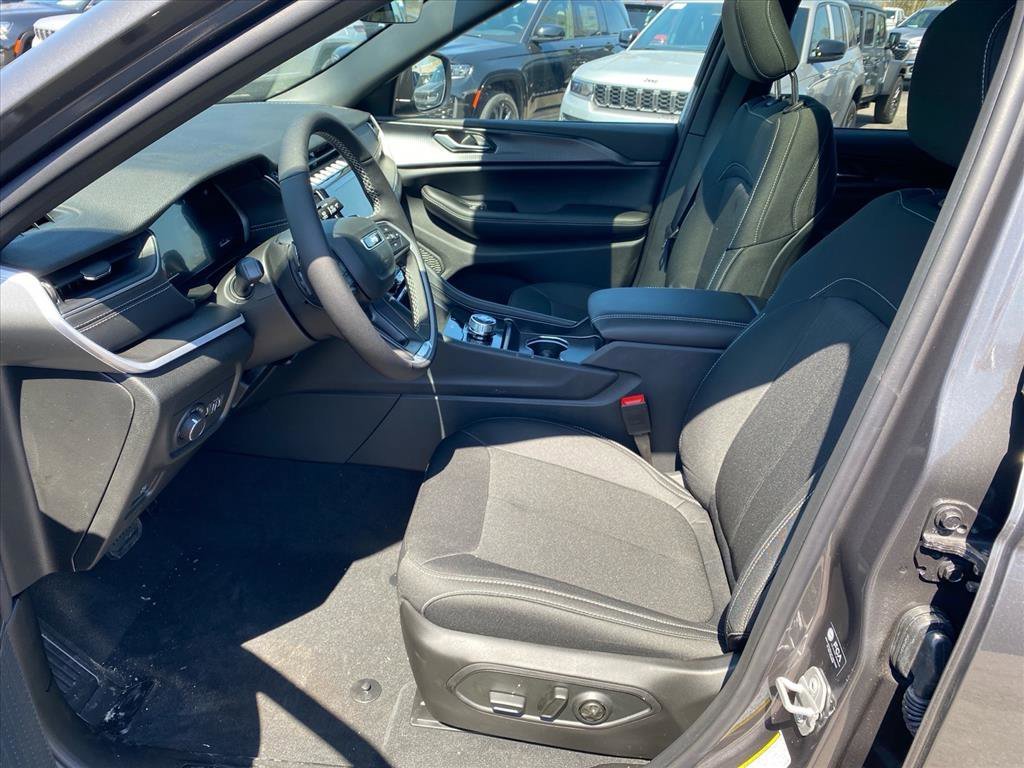 New 2026 Baltic Gray Metallic Clear-Coat Exterior Paint Jeep Laredo X image 6