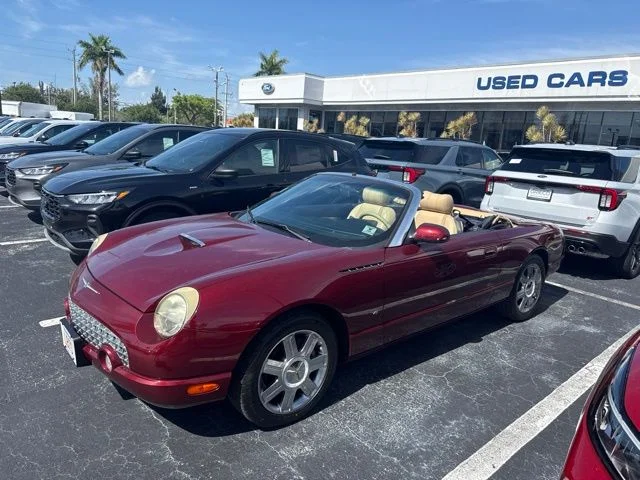 Used 2004 Red Ford Base image 2