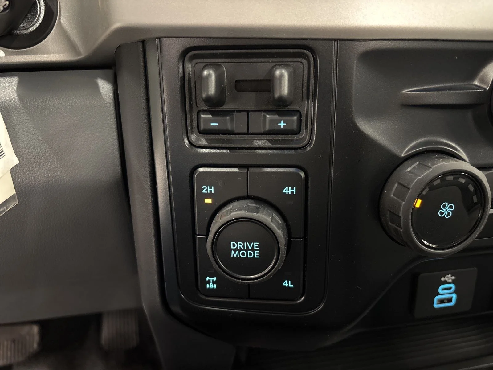 New 2026 Oxford White Ford F-350® XL image 17