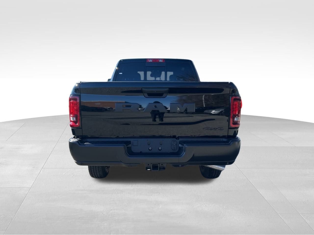 New 2026 Diamond Black Crystal Pearl-Coat Exterior Paint RAM Tradesman image 4