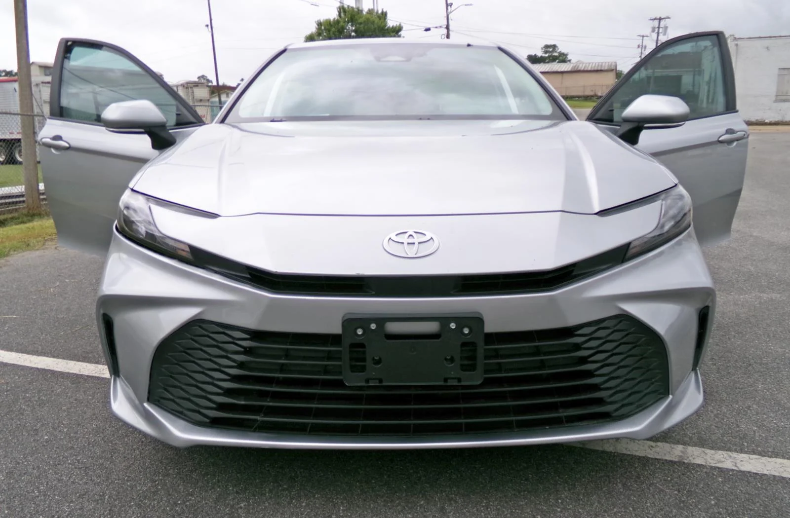 2025 Toyota Camry LE - Photo 6