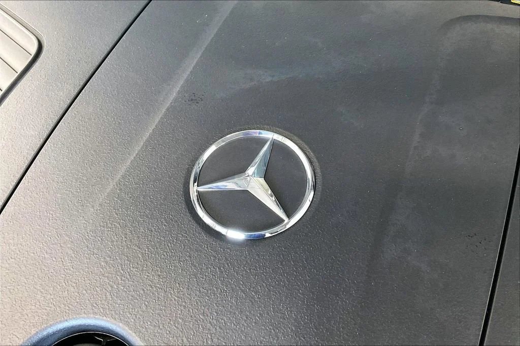 New 2026 Verde Silver Metallic Mercedes-Benz GLC 300 image 29