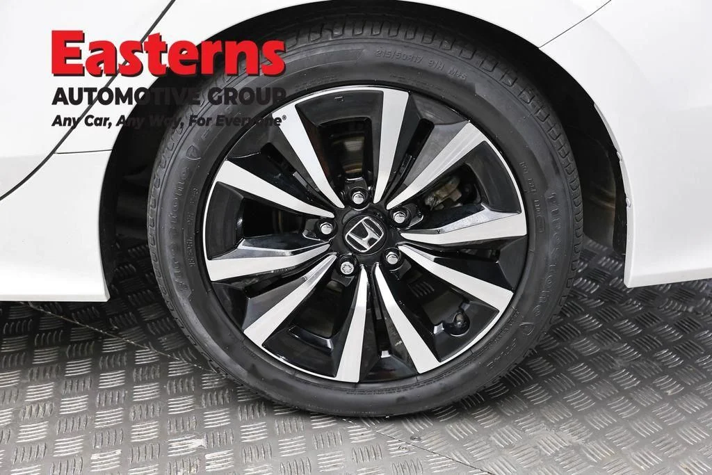 Used 2023 White Honda EX image 9