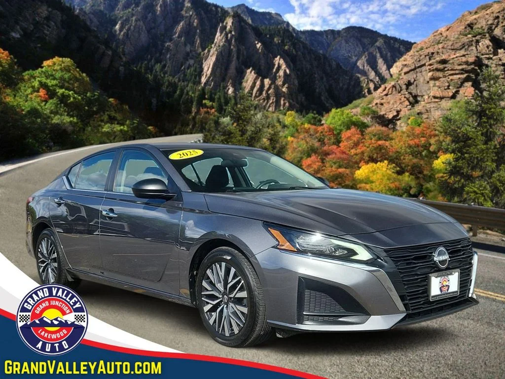 Used 2025 Gray Nissan 2.5 SV image 1
