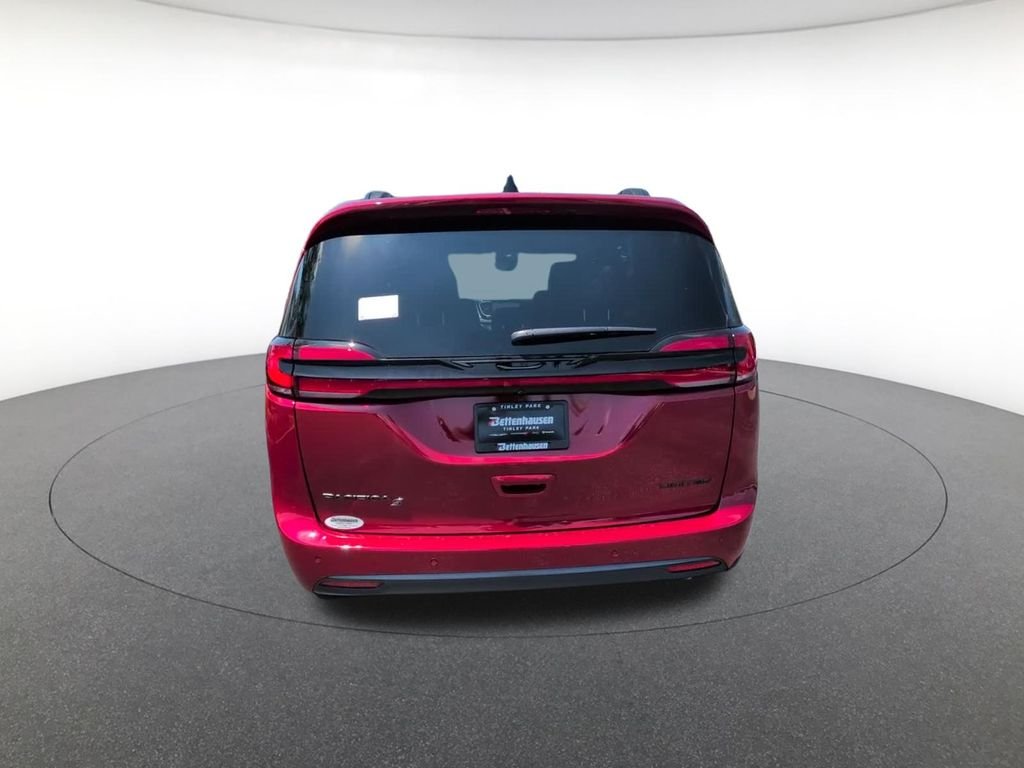 New 2027 Red Hot Pearl-Coat Exterior Paint Chrysler Limited image 5
