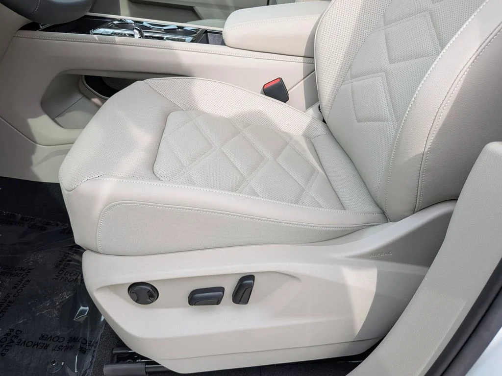 New 2026 White/off-white Volkswagen 2.0T SE w/Technology image 19