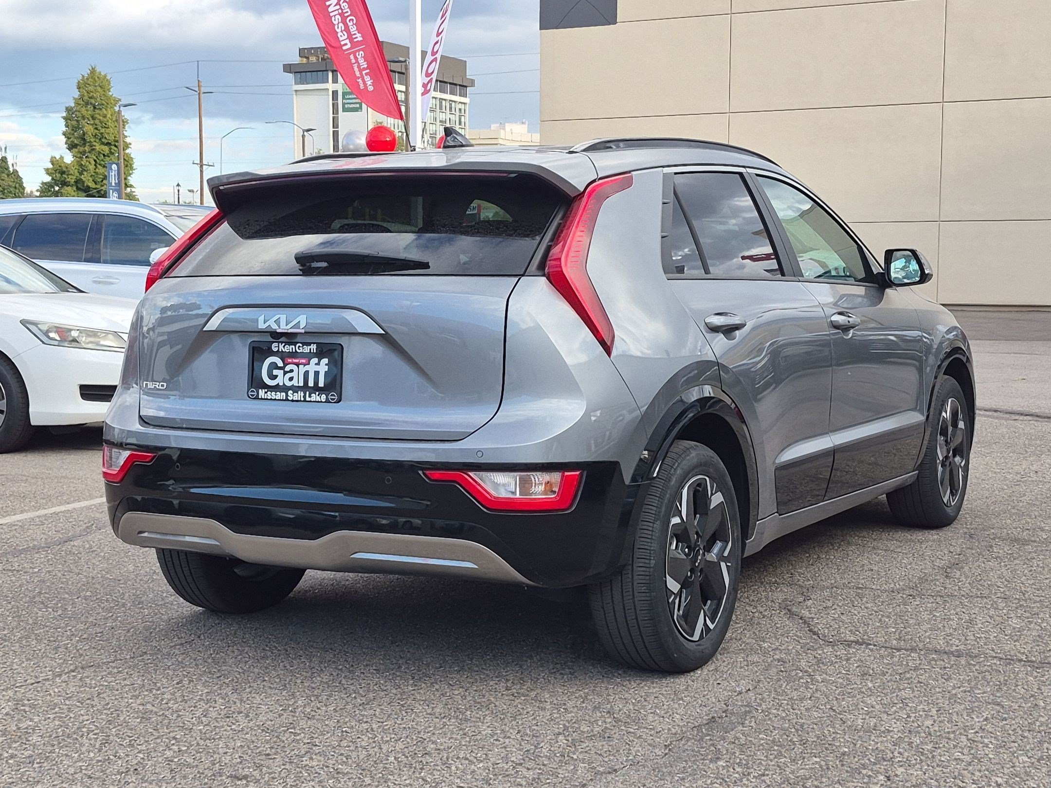 Ken Garff Cert 2024 Steel Gray Kia Wind image 3