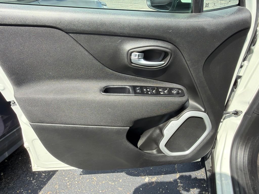 Used 2020 White Jeep Latitude image 18