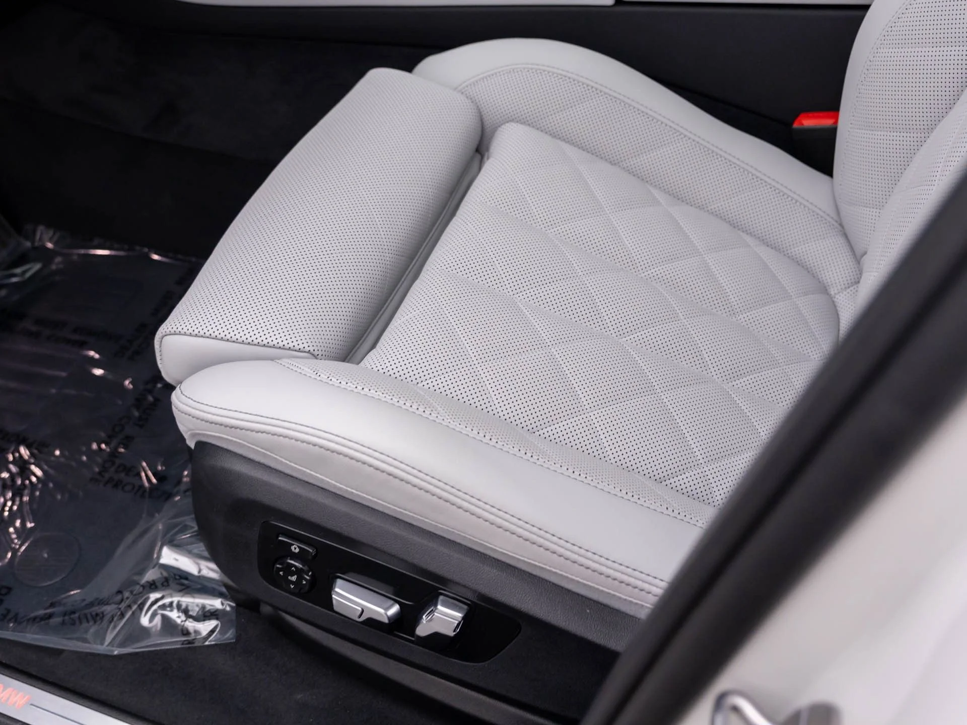 Certified Used 2026 White BMW xDrive40i image 16