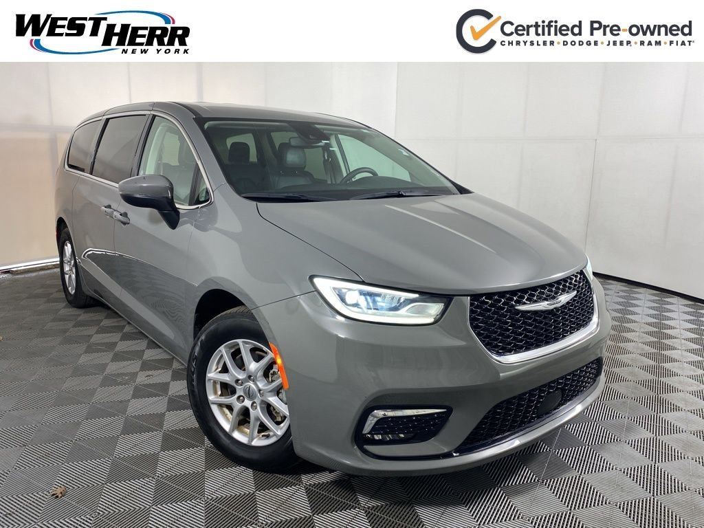 2023 Chrysler Pacifica Touring L's photo