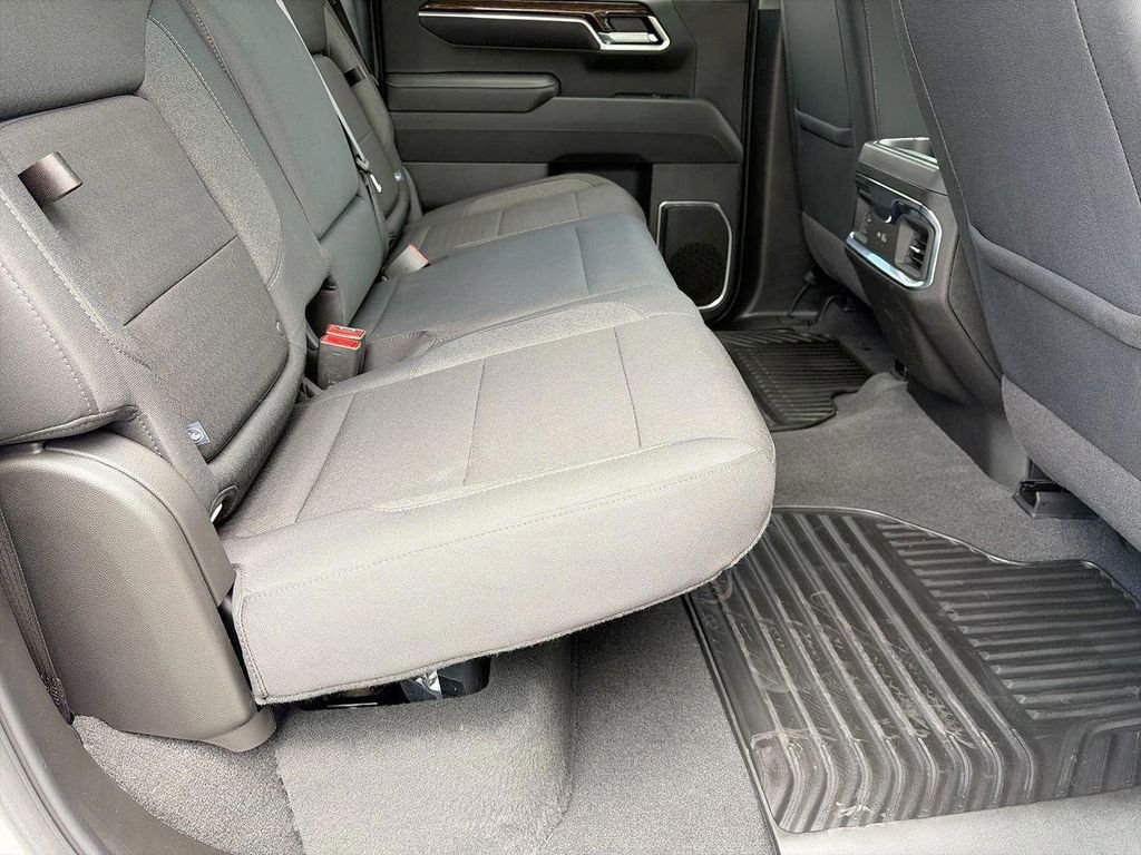 Used 2025 White GMC Elevation image 15