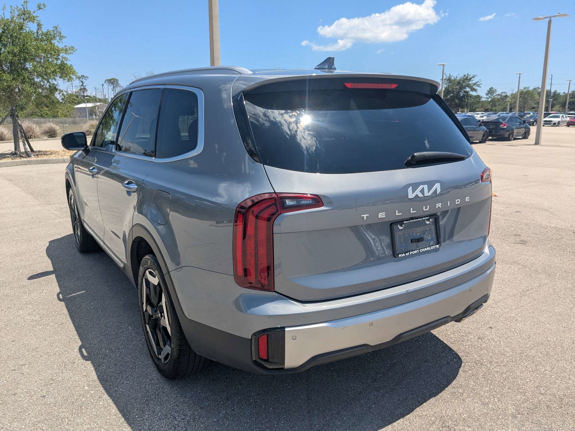 Certified Used 2025 Everlasting Silver Kia S image 7