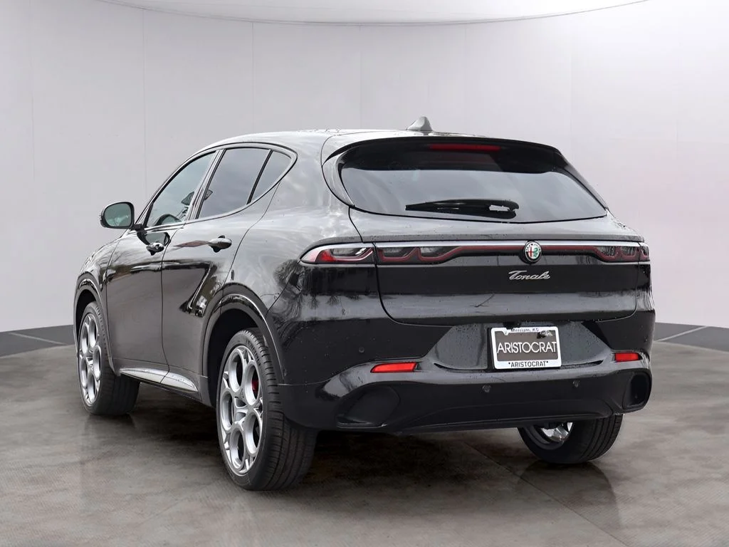 New 2025 Alfa Black Alfa Romeo Base image 7