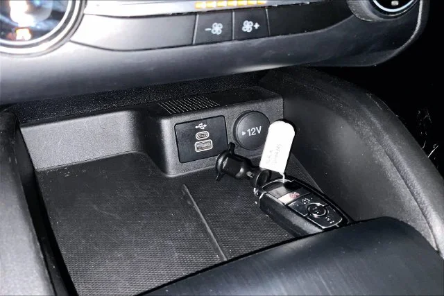 Used 2025 Agate Black Metallic Ford ST-Line image 30