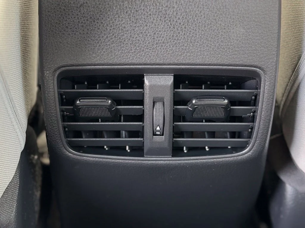 Used 2024  Toyota L image 7