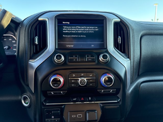 Used 2022 White GMC SLE image 21