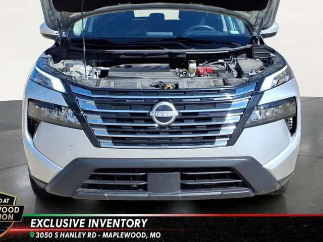 Used 2024  Nissan SV image 23