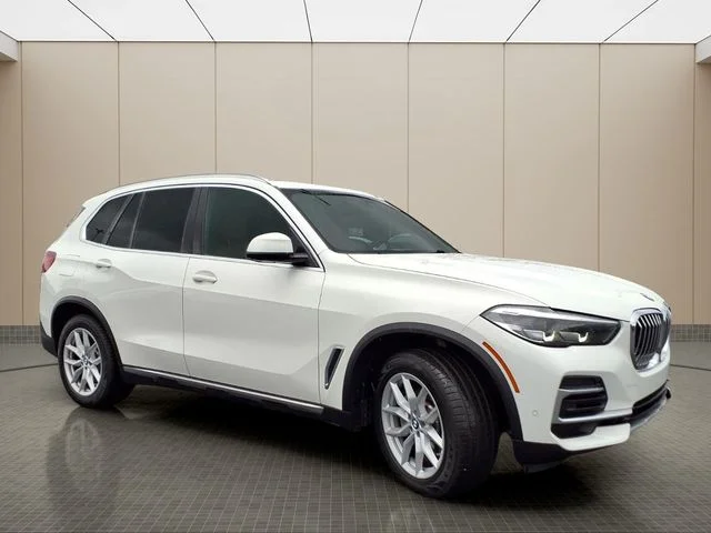 Used 2023 White BMW xDrive40i image 4