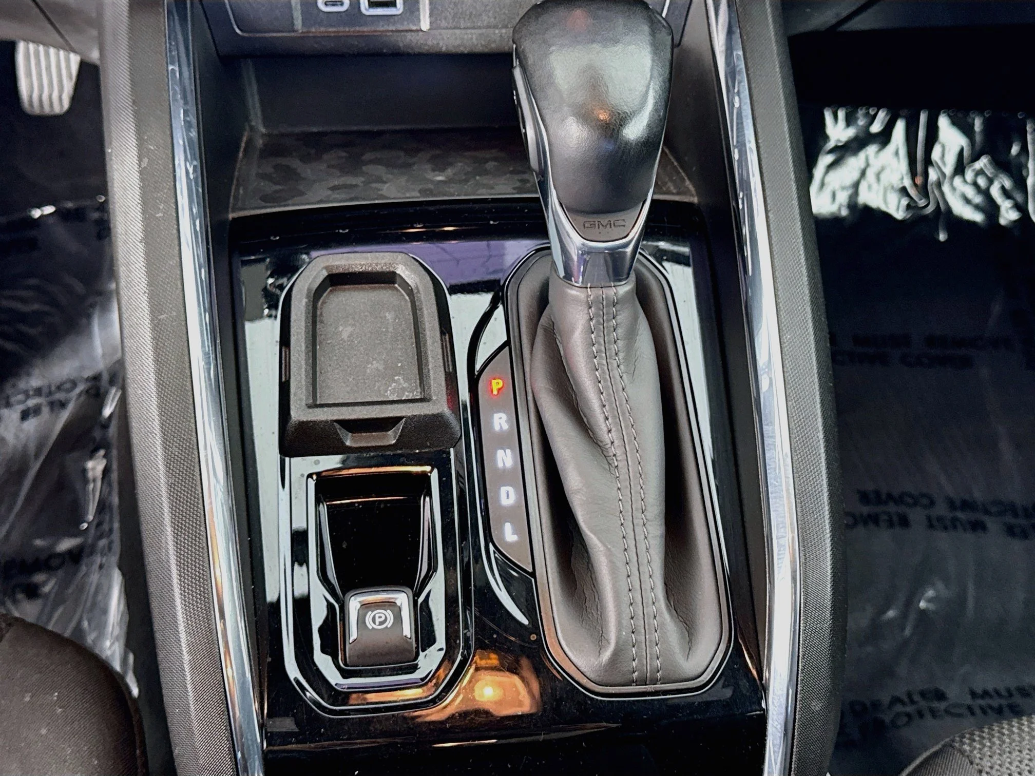Used 2024 Summit White GMC Elevation image 19