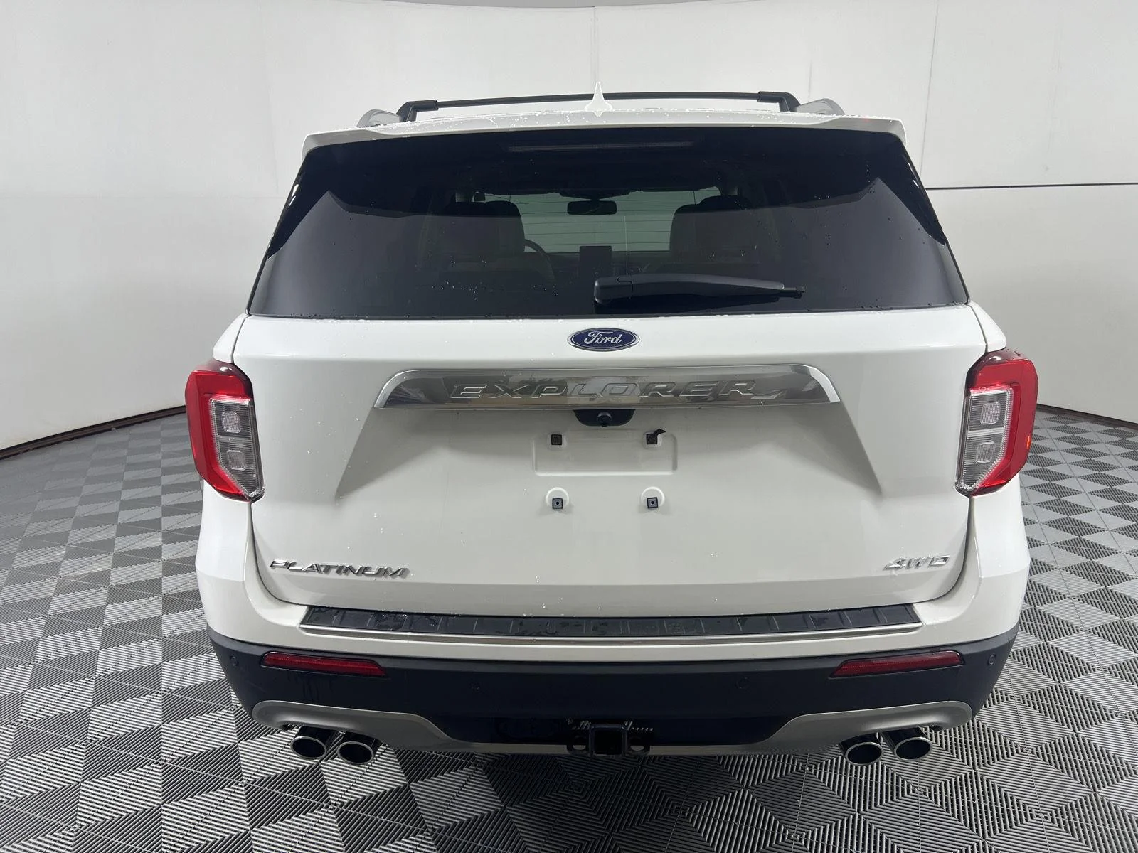 Used 2022 Star White Metallic Tri-Coat Ford Platinum image 12
