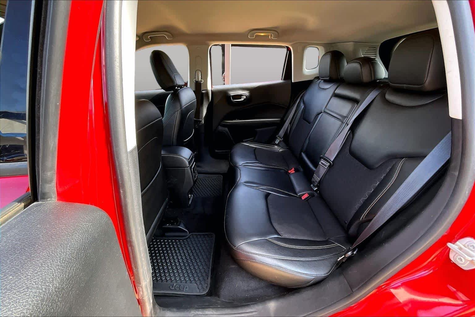 Used 2018 Redline Pearlcoat Jeep Latitude image 18