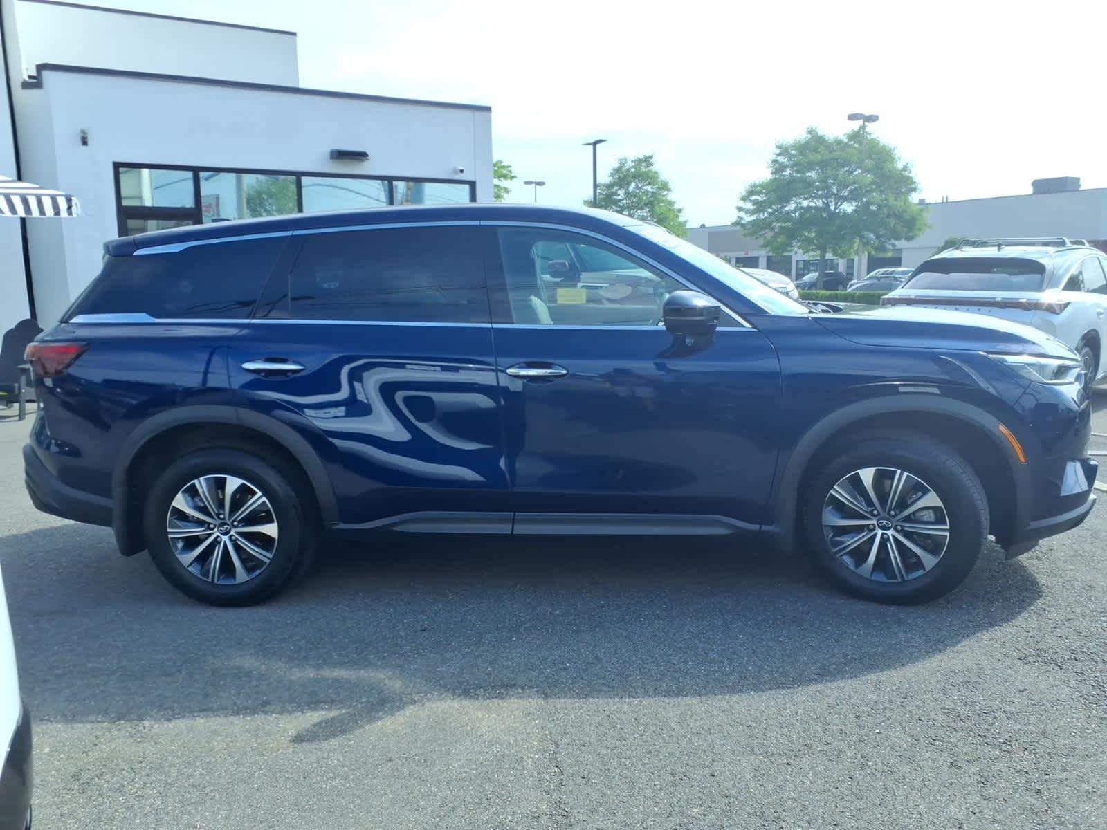 Certified Used 2025 Grand Blue INFINITI PURE image 4