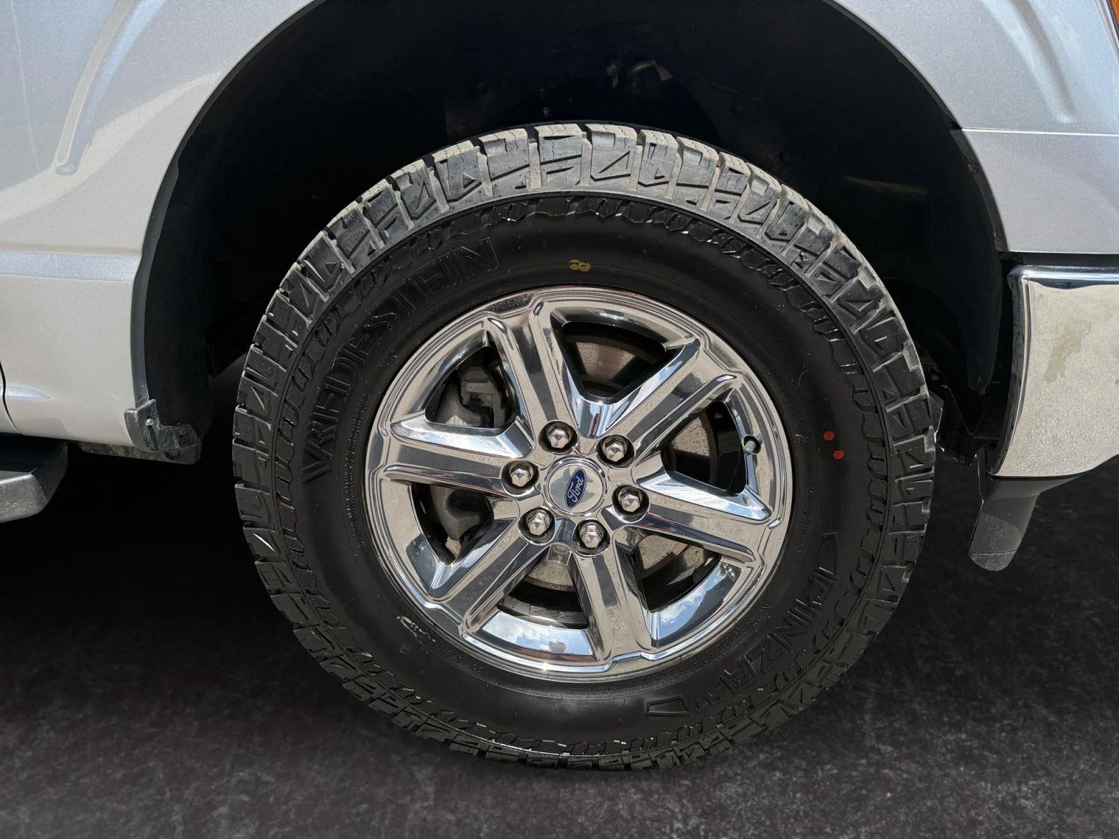 Used 2024 Iconic Silver Ford XLT image 28