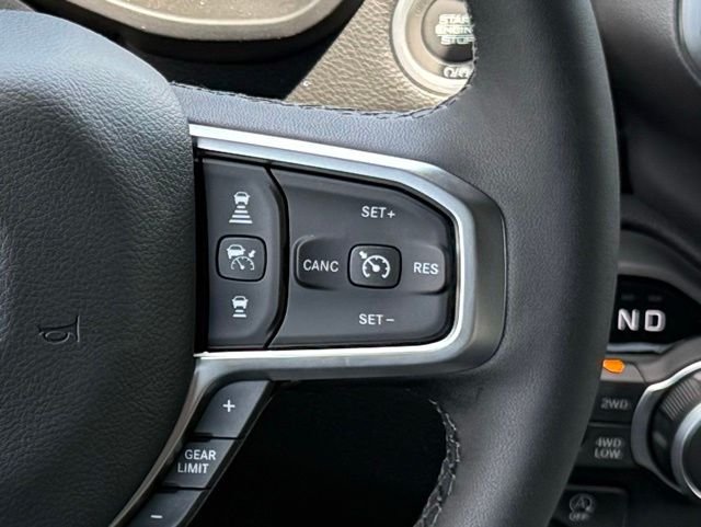 New 2026 Diamond Black Crystal Pearl-Coat Exterior Paint RAM BIG HORN image 24