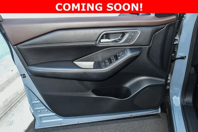 Used 2021 Gray Nissan SL image 15