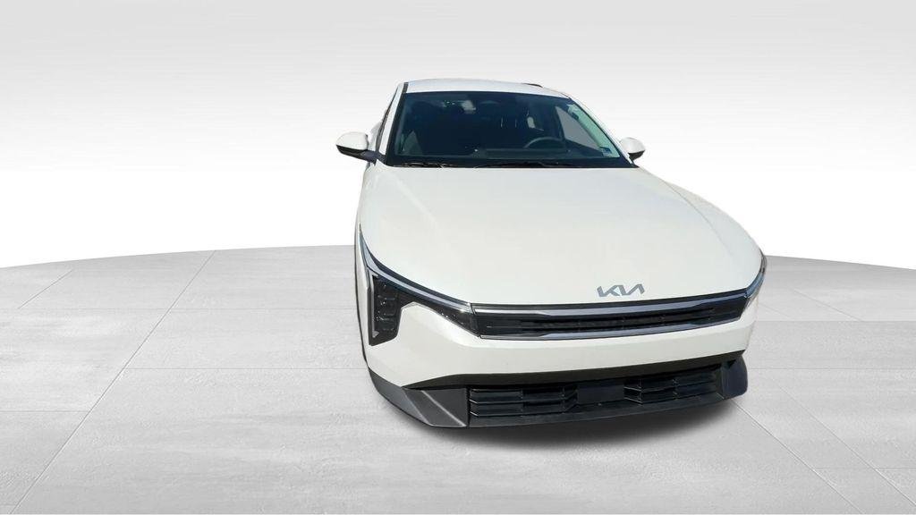 New 2026 Snow White Pearl Kia LXS image 9