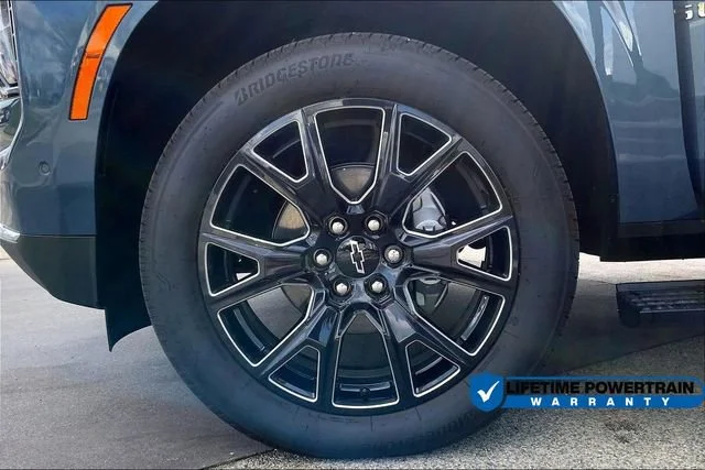 2025 Chevrolet Suburban Premier - Photo 13
