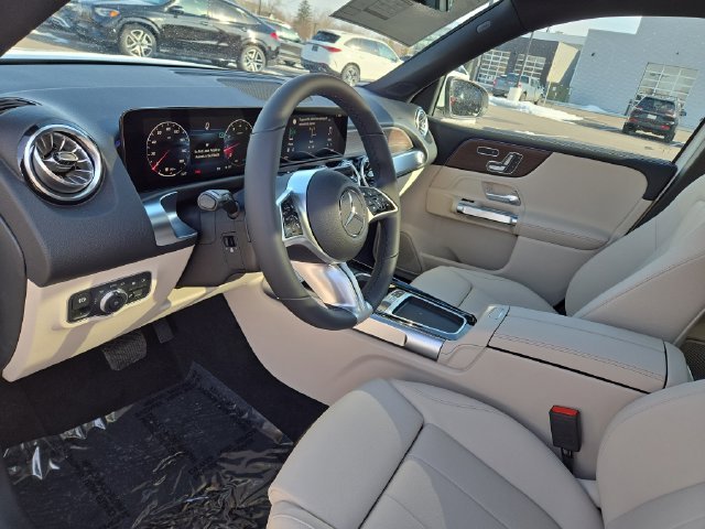 New 2026 Polar White Mercedes-Benz GLB250 image 26