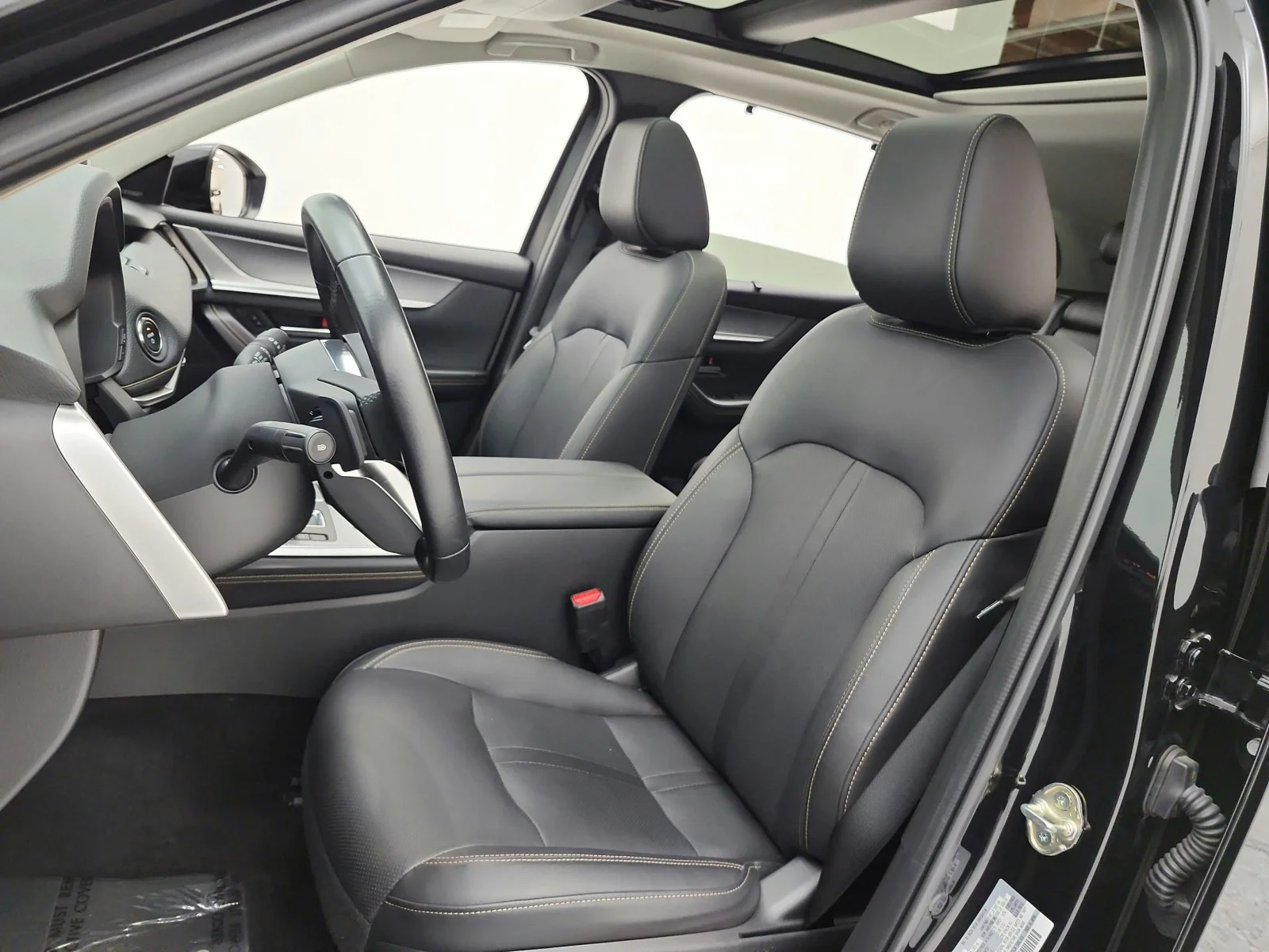 Used 2025 Jet Black Mica Mazda Premium Package AWD image 10