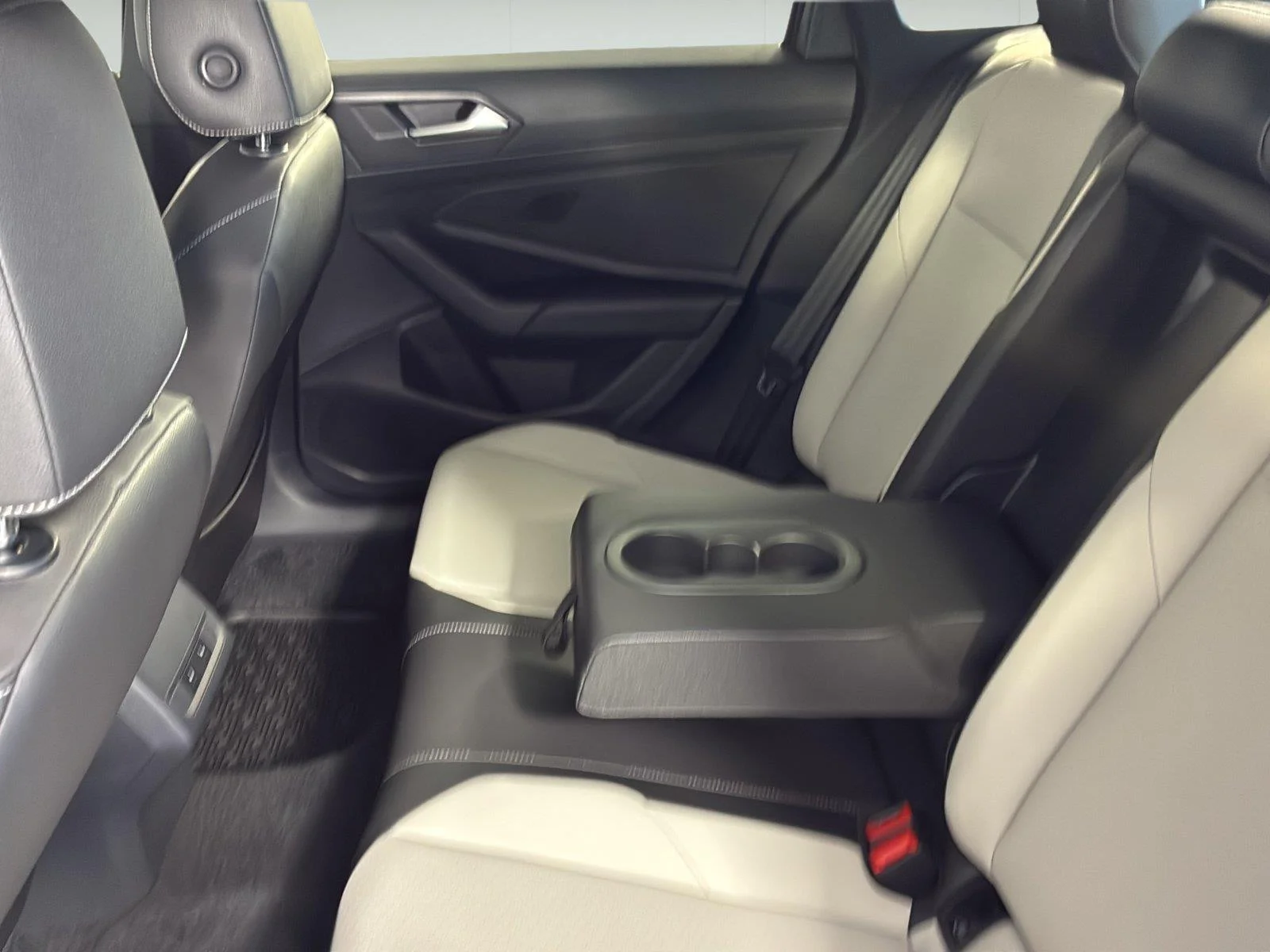 Used 2019 Platinum Gray Metallic Volkswagen R-Line image 14