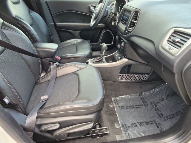 Used 2018 White Jeep Latitude image 26