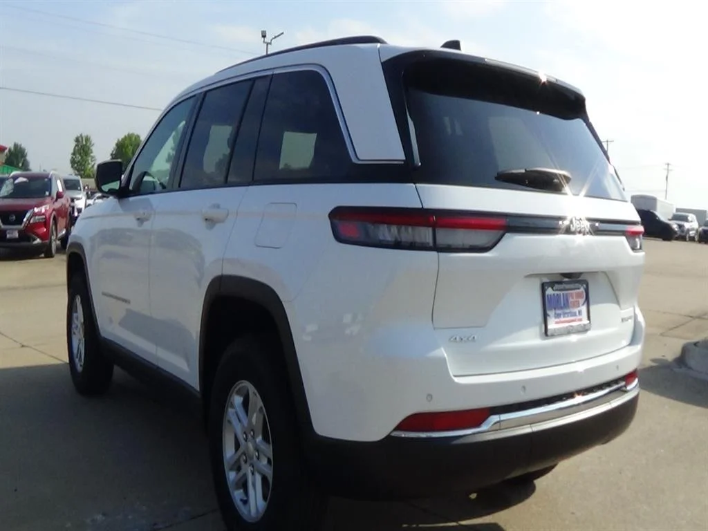 Used 2023 Bright White Clear Coat (pw7) Jeep 4xe image 8