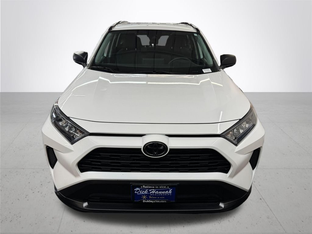 Used 2020 White Toyota LE image 11