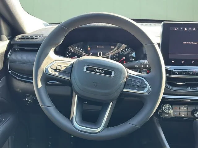 New 2026 White/off-white Jeep Latitude image 27