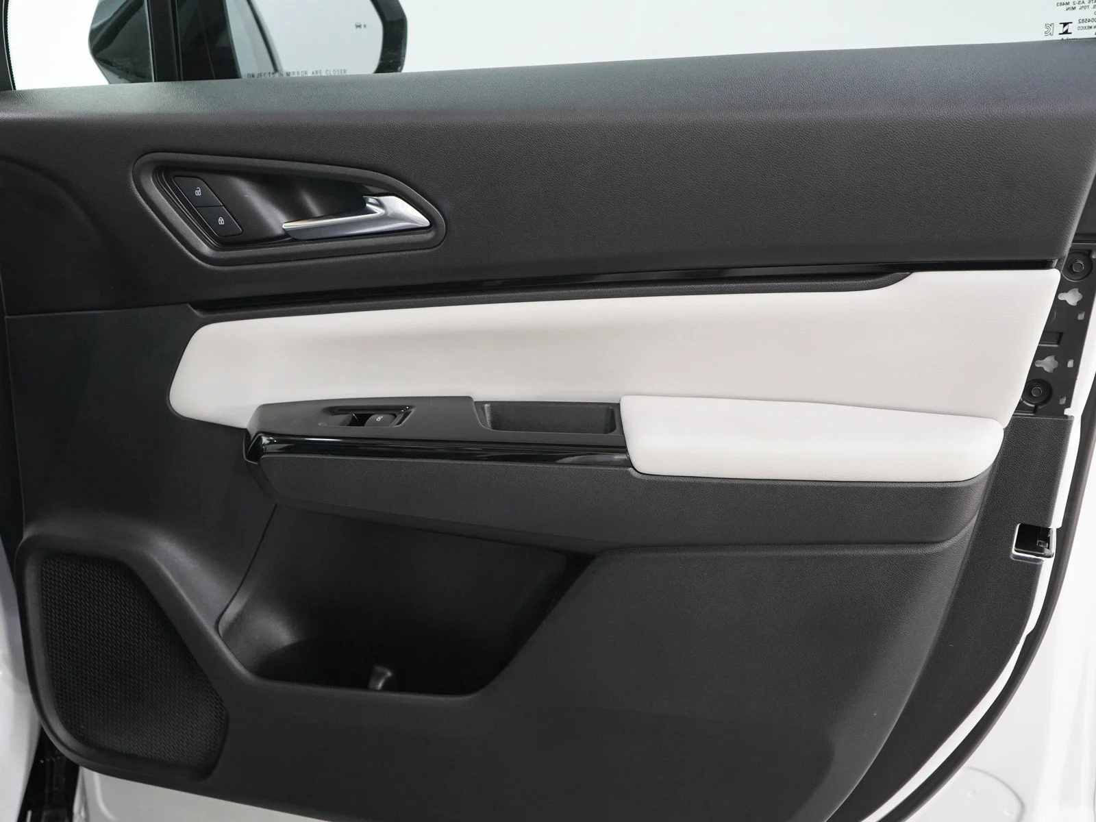 Used 2025 Snowfall Pearl Honda Touring image 12
