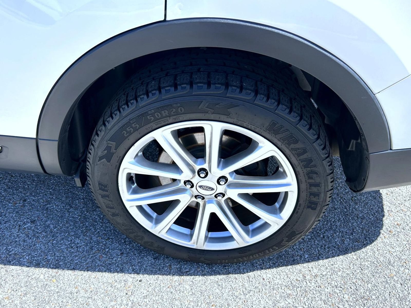 Used 2016 White Ford Limited image 24