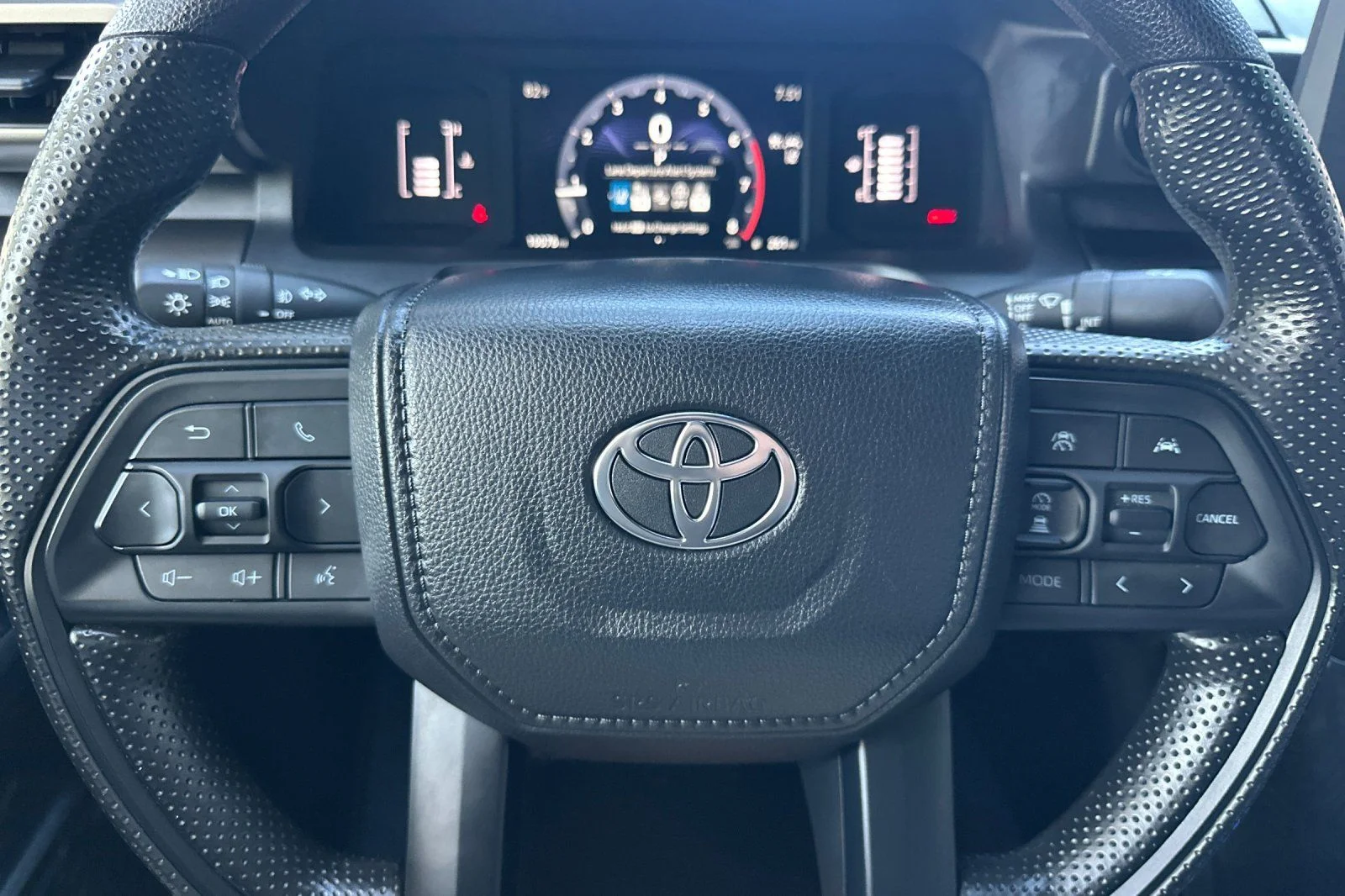 2025 Toyota Tacoma SR5 - Photo 28