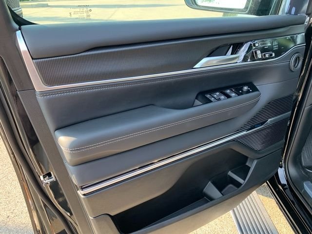 New 2026 High Gloss Black Jeep Summit Obsidian image 15