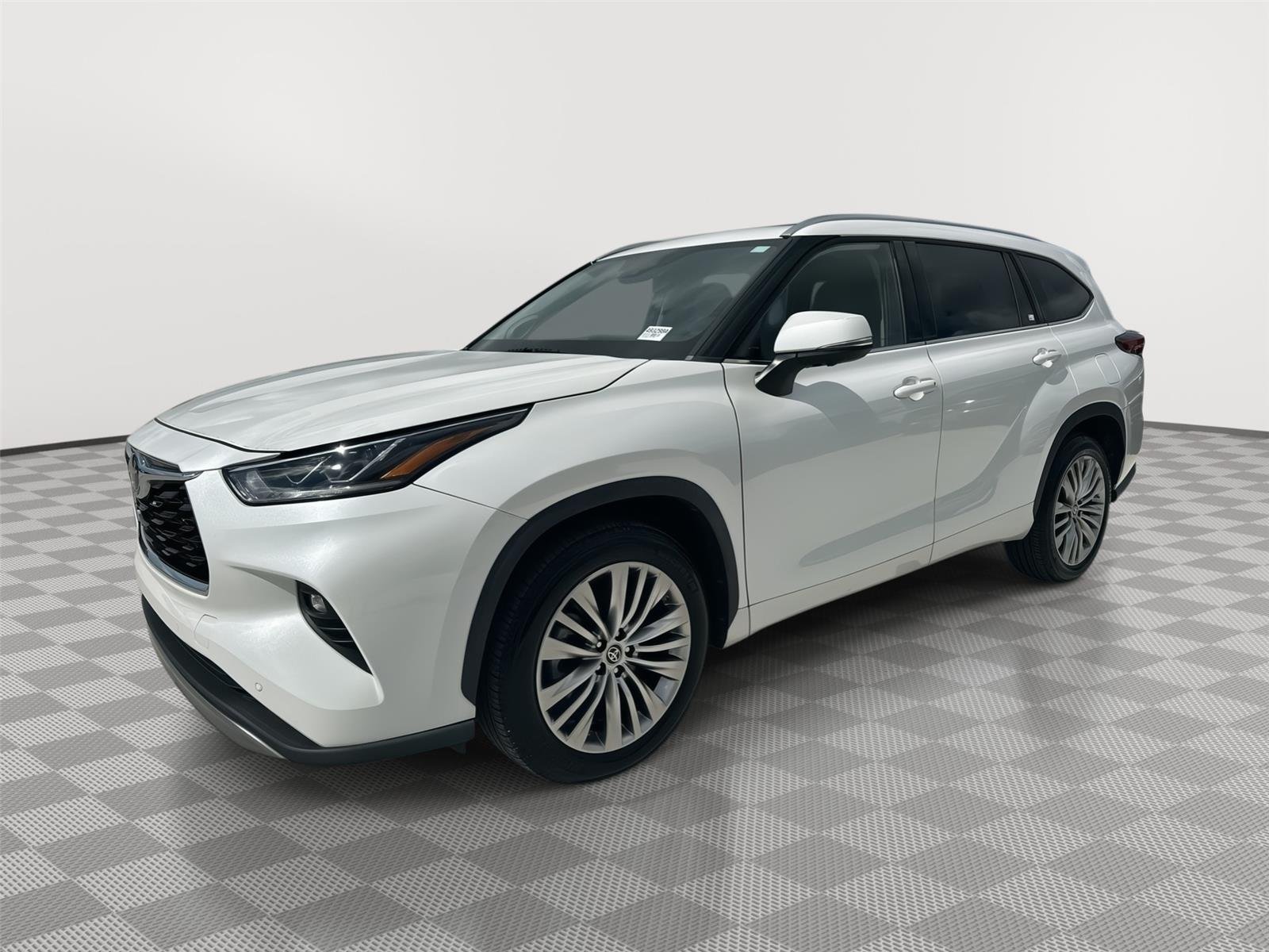 Used 2023 Wind Chill Pearl Toyota Platinum image 1
