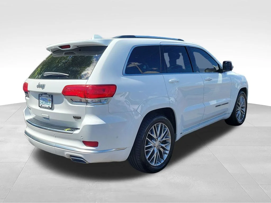 Used 2017 White Jeep Summit image 4