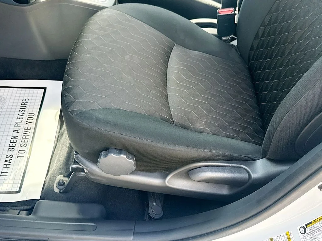 Used 2024  Mitsubishi ES image 21
